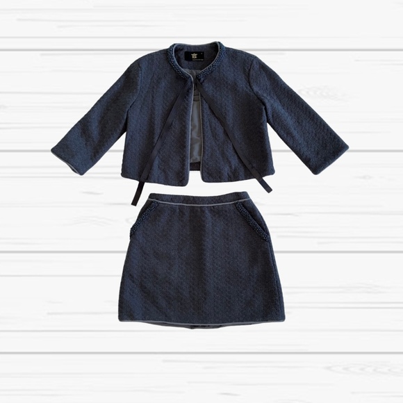 Retro-Inspired Beaded Two-Piece-Set: Grey Jacket & Skirt - Picture 2 of 10